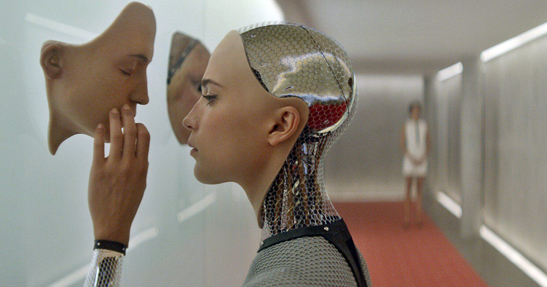 Fotogramma da Alex Garland, Ex Machina, 2014
