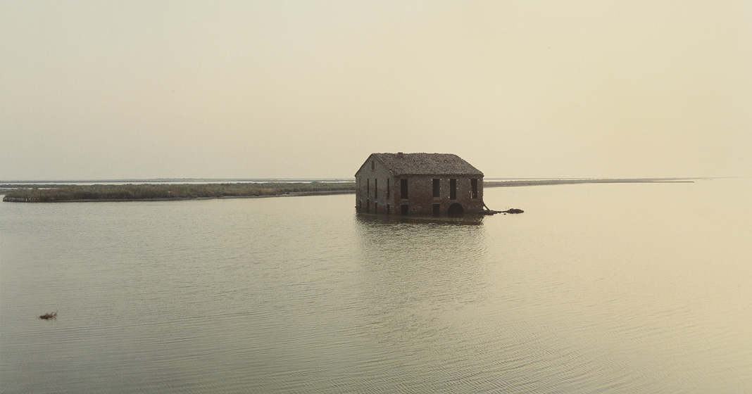 Luigi Ghirri, Comacchio, Argine Agosta, 1989