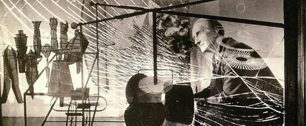 Duchamp davanti al Grande vetro